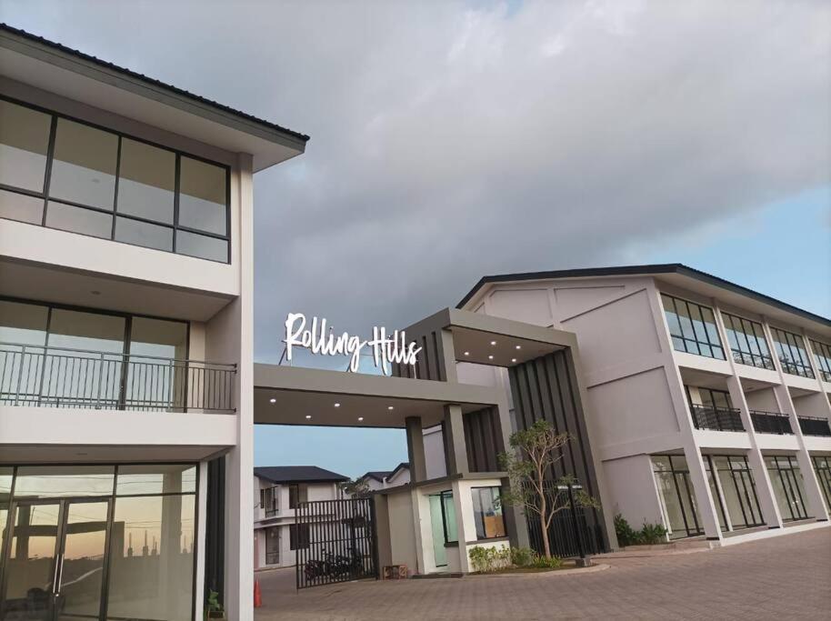 Villa Rolling Hills Depan Trans Mall มากาซาร์ ภายนอก รูปภาพ